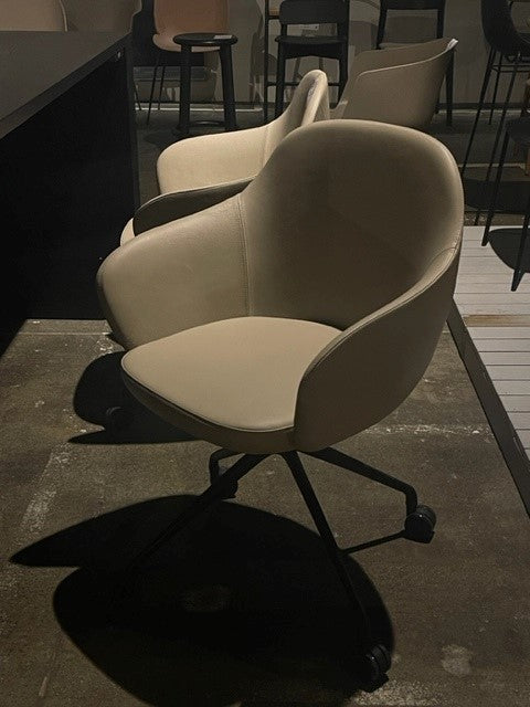 Kimbra Meeting Chair